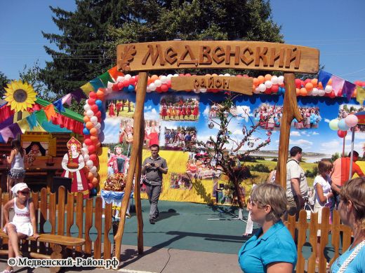 Подворье Медвенского района на Коренской ярмарке: